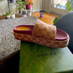Gucci sandals